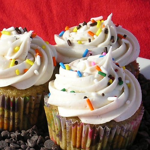 Raisin Zucchini Cupcake With Cinnamon Frosting